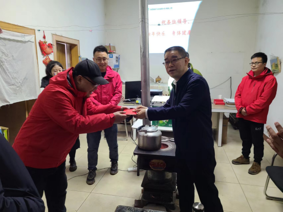 57af813fd3113fc7a6bccce6b2367d7a.png 屈永安深入陜西地礦綜合隊檢查指導工作看望慰問一線員工(2)(1)28.png